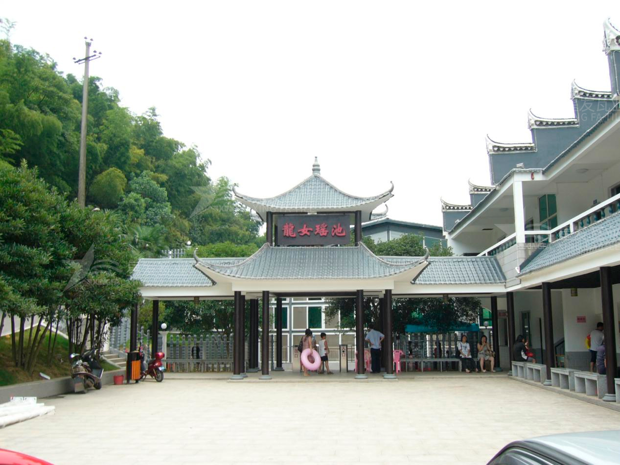 屋頂材料合成樹(shù)脂瓦和不銹鋼瓦哪個(gè)好？選擇很重要！