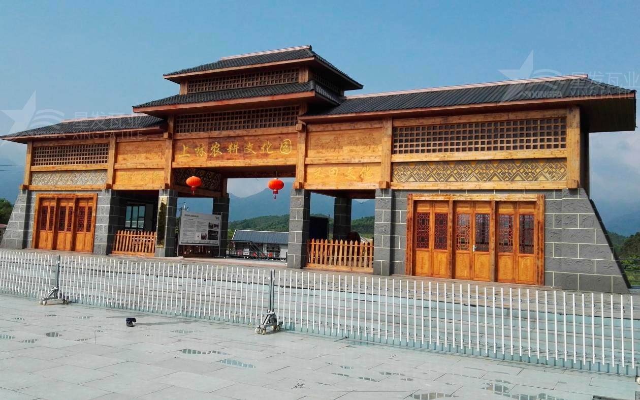 合成樹(shù)脂瓦為旅游景點(diǎn)增添了色彩與生機(jī)，集美觀與實(shí)用于一身！