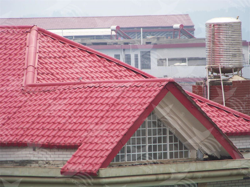 樹脂瓦 VS 琉璃瓦：哪個更適合您的屋頂？